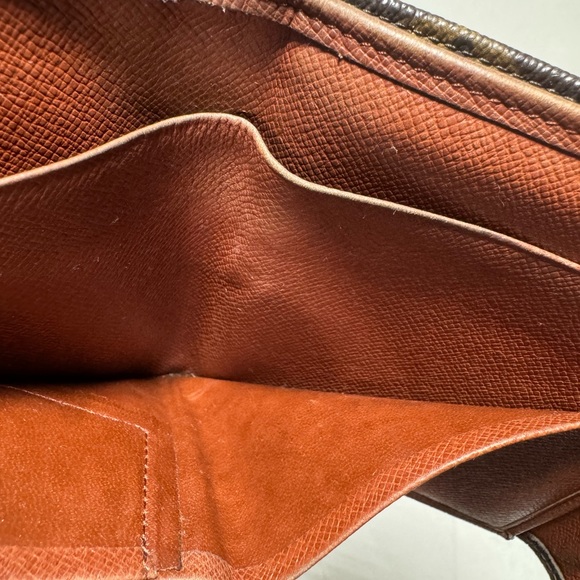 Louis Vuitton Monogram Elise Wallet - Picture 10 of 12